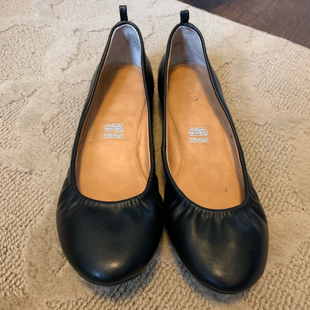Black flats. Worn twice. Excellent condition.